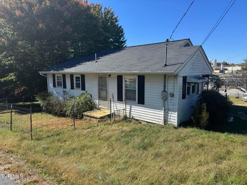 Photo #2: 102 Morrow Lane