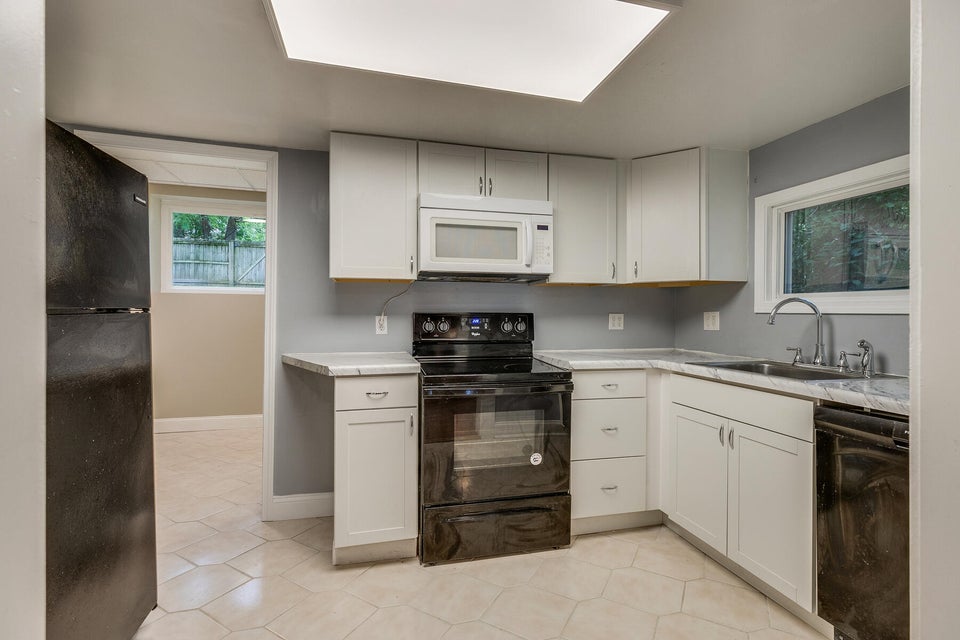 Photo #8: 403 Poplar Street