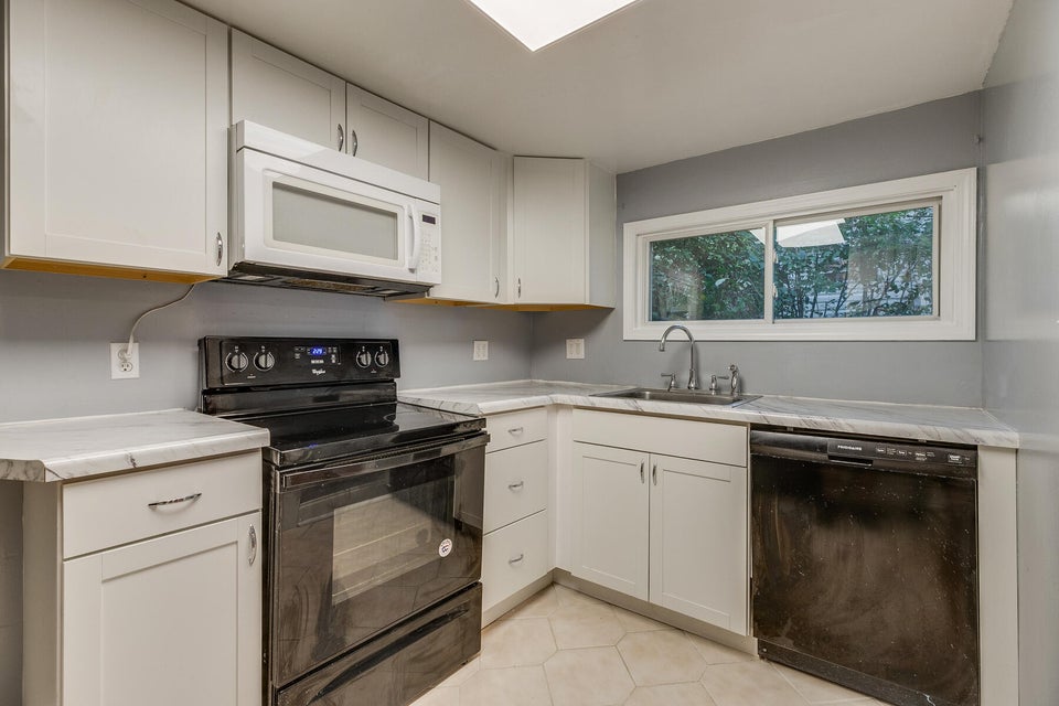 Photo #9: 403 Poplar Street