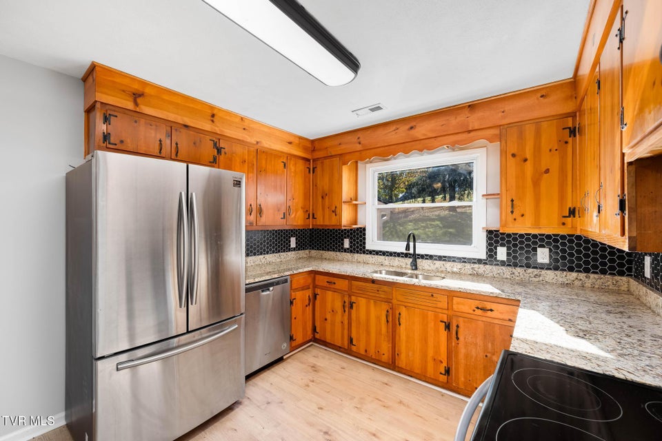 Photo #5: 205 Franklin Drive