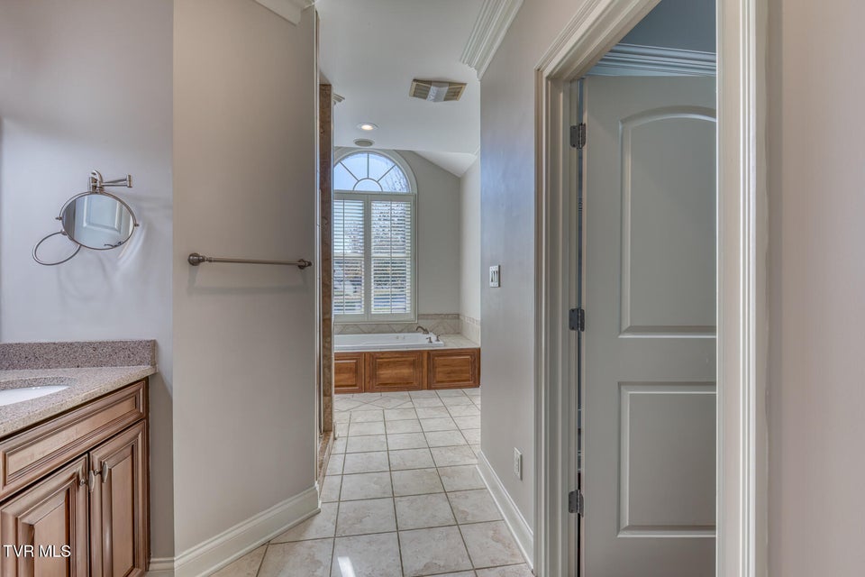 Photo #35: 102 Oak View Circle