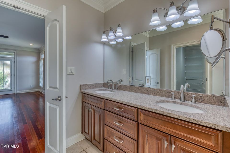 Photo #36: 102 Oak View Circle