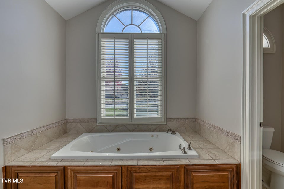 Photo #38: 102 Oak View Circle