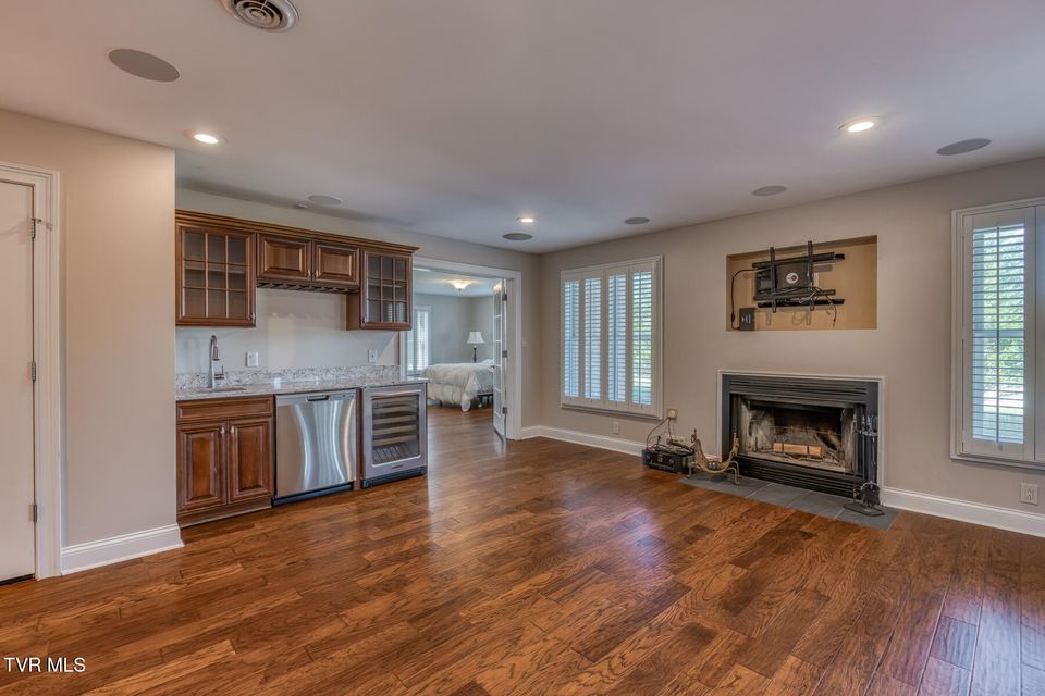 Photo #63: 102 Oak View Circle