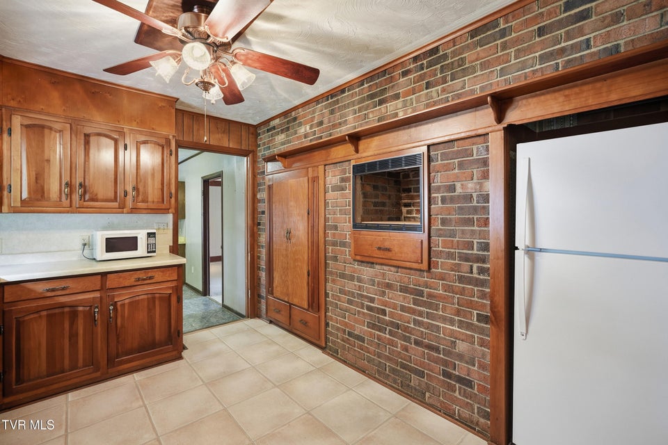 Photo #10: 220 Market Street