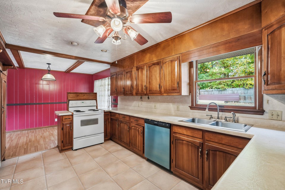 Photo #11: 220 Market Street