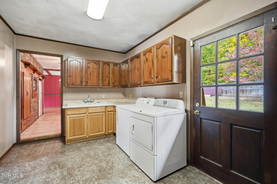 Photo #13: 220 Market Street