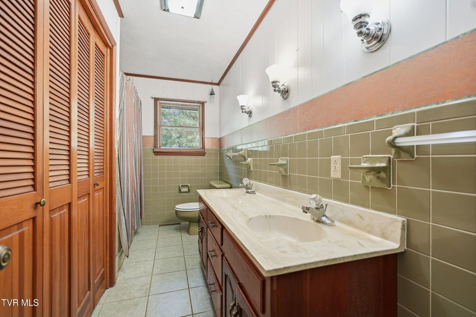 Photo #19: 220 Market Street