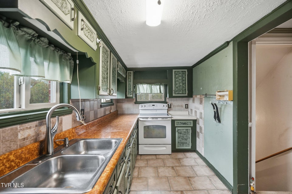 Photo #18: 490 Delaney Lane