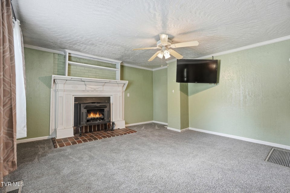 Photo #27: 490 Delaney Lane