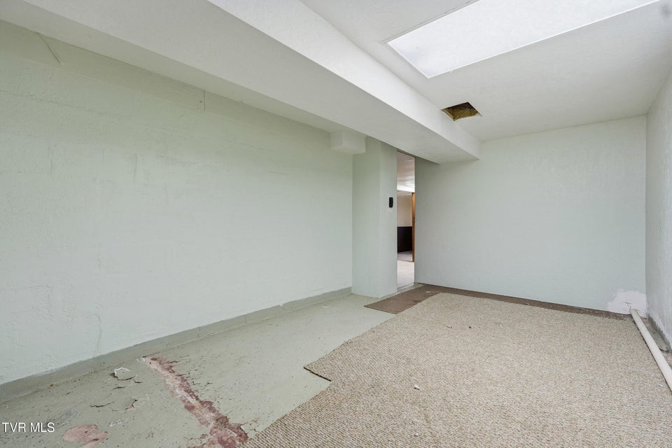 Photo #39: 490 Delaney Lane