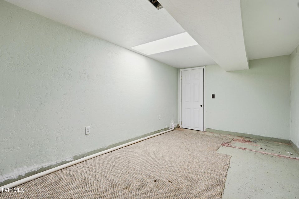 Photo #40: 490 Delaney Lane