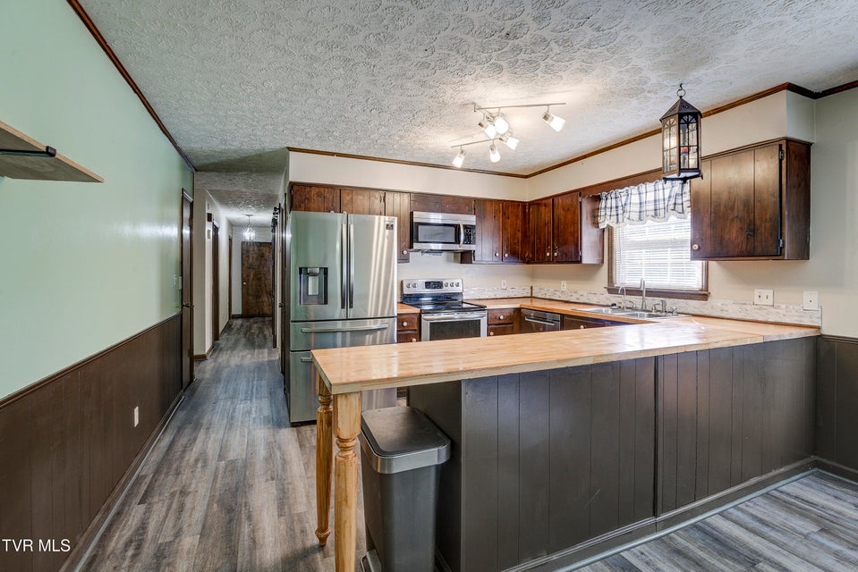 Photo #10: 607 Dover Avenue