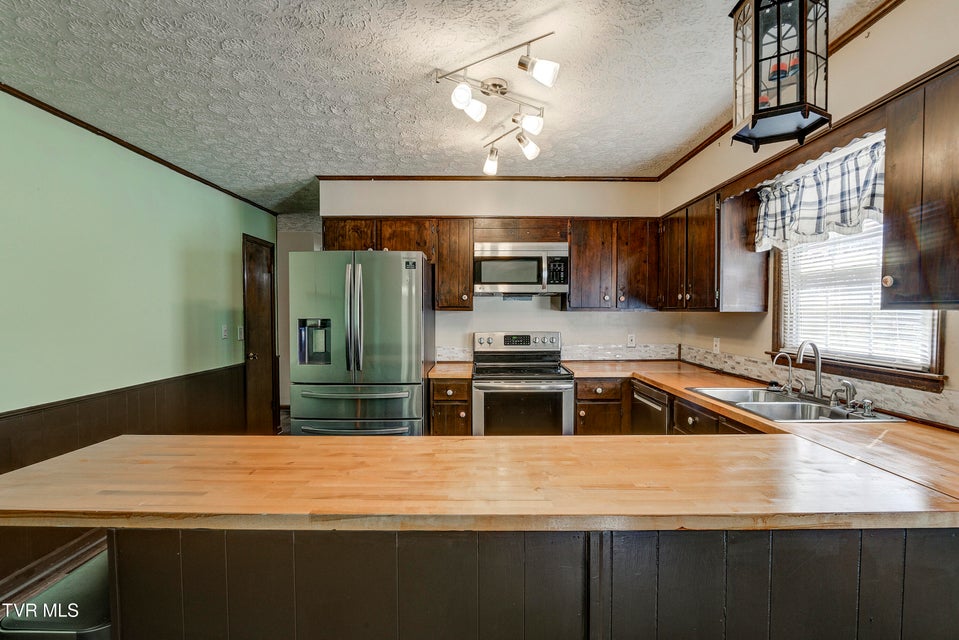 Photo #11: 607 Dover Avenue