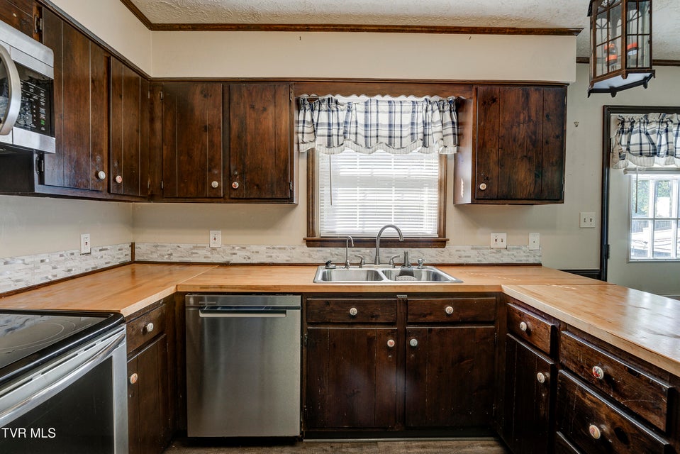 Photo #13: 607 Dover Avenue