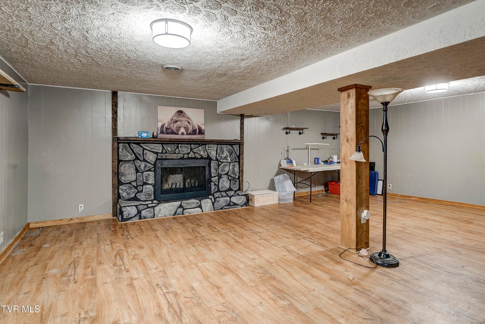 Photo #32: 607 Dover Avenue