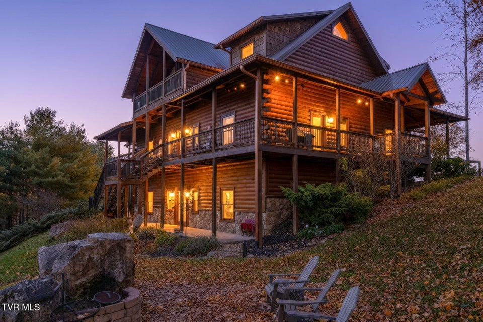 Photo #4: 7464 Callalantee Drive