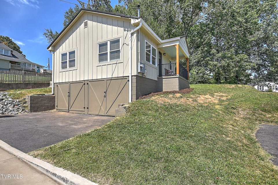 Photo #30: 1132 1/2 Virginia Avenue