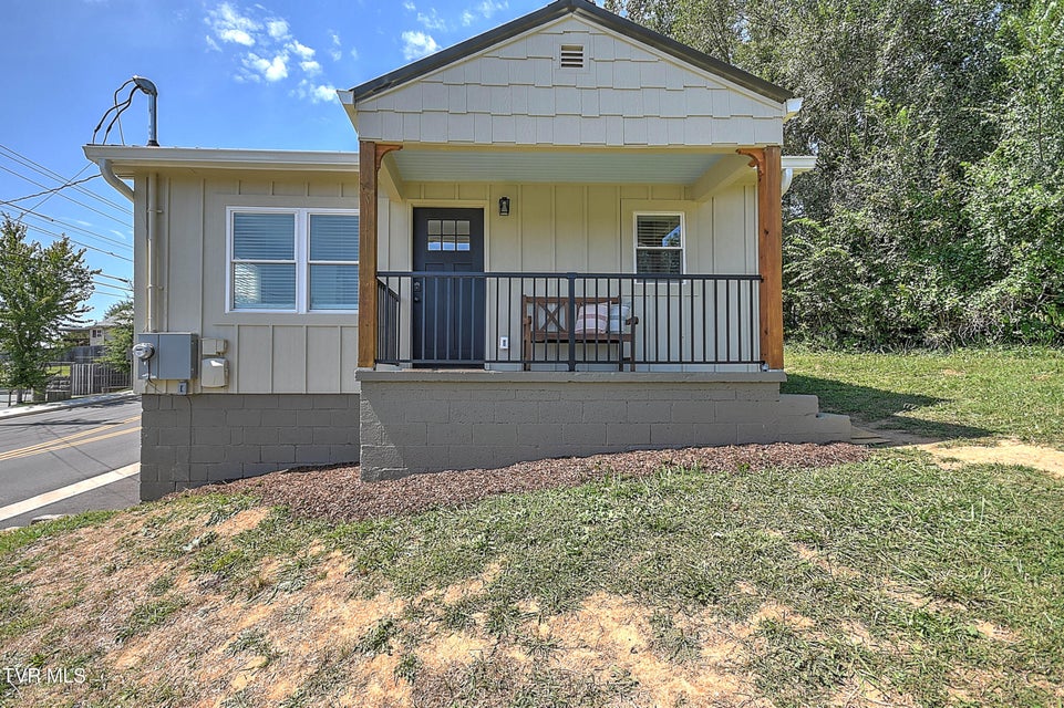 Photo #2: 1132 1/2 Virginia Avenue