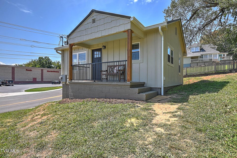 Photo #4: 1132 1/2 Virginia Avenue