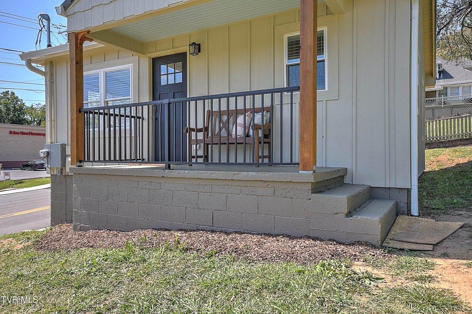 Photo #5: 1132 1/2 Virginia Avenue