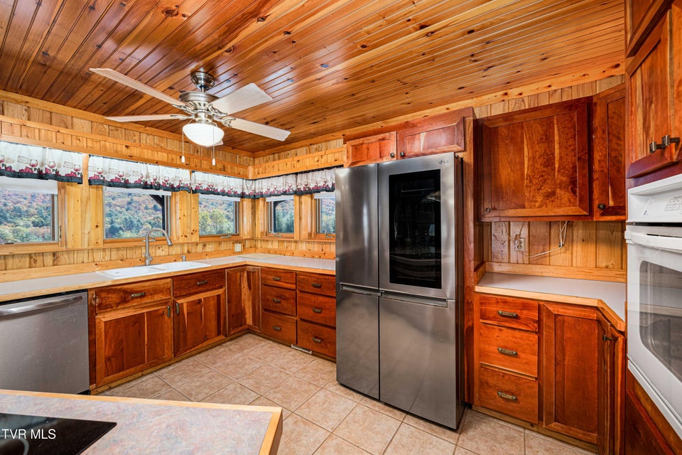 Photo #61: 928 Avery Branch Road