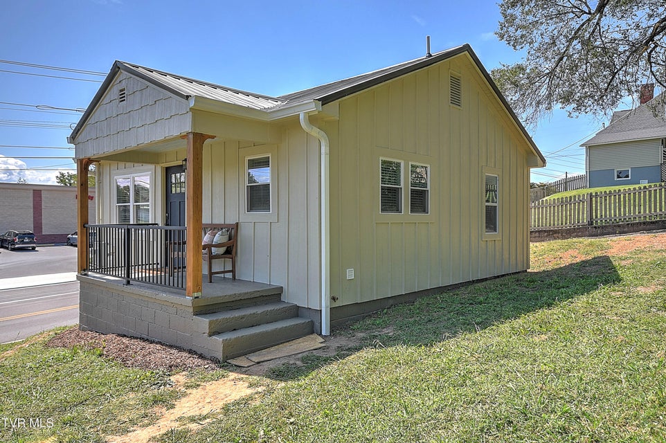 Photo #3: 1132 1/2 Virginia Avenue