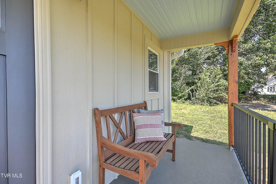 Photo #7: 1132 1/2 Virginia Avenue