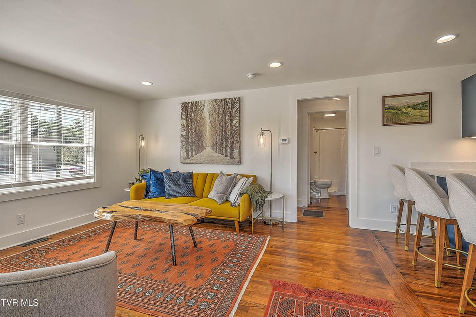 Photo #8: 1132 1/2 Virginia Avenue