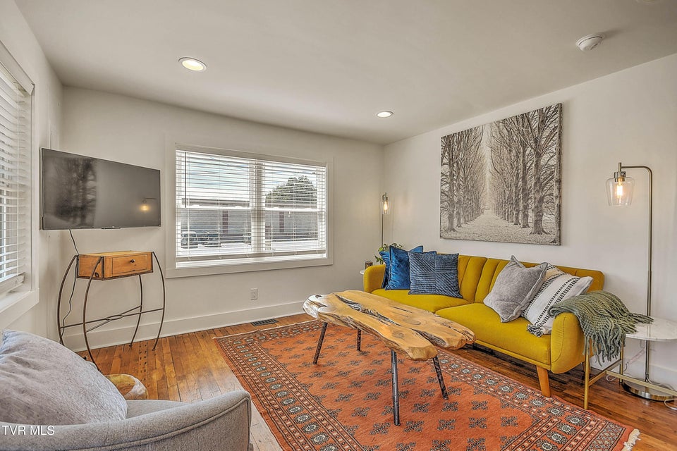 Photo #9: 1132 1/2 Virginia Avenue