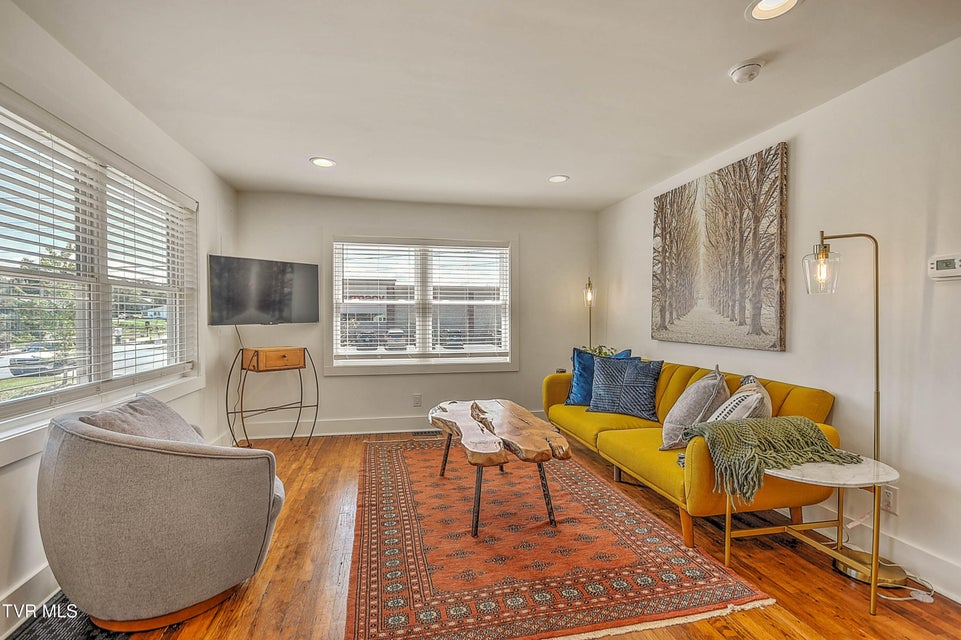 Photo #10: 1132 1/2 Virginia Avenue