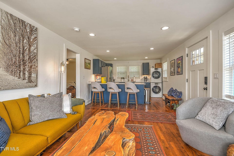 Photo #14: 1132 1/2 Virginia Avenue