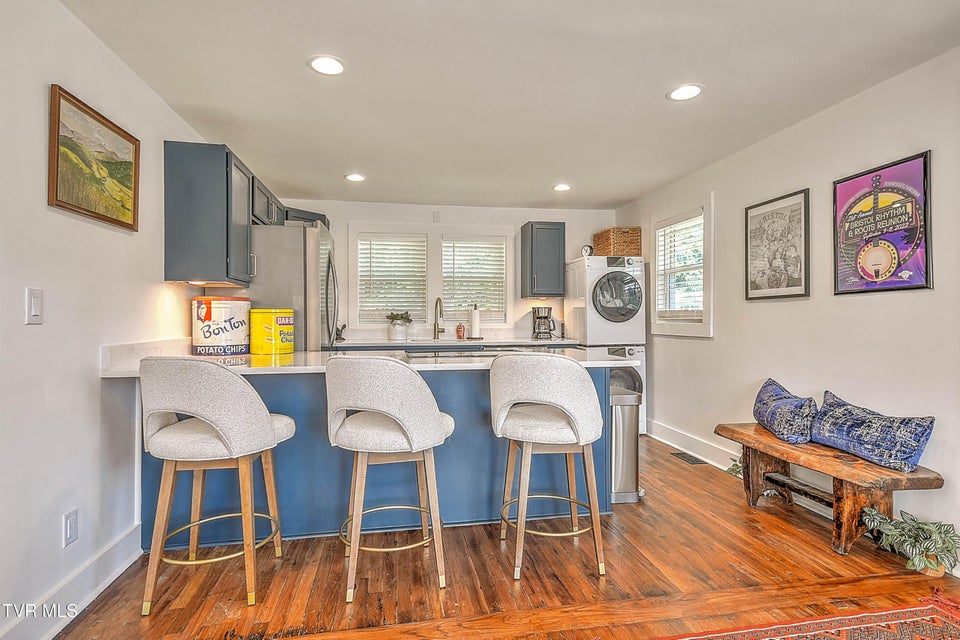 Photo #16: 1132 1/2 Virginia Avenue