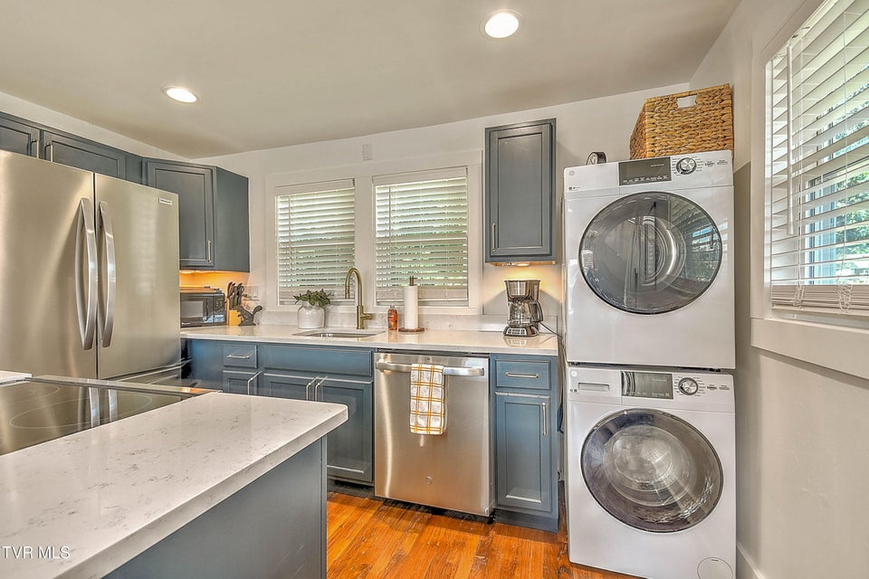 Photo #17: 1132 1/2 Virginia Avenue