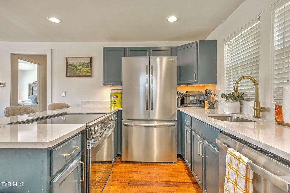 Photo #18: 1132 1/2 Virginia Avenue