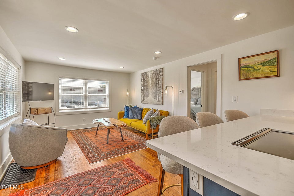 Photo #21: 1132 1/2 Virginia Avenue