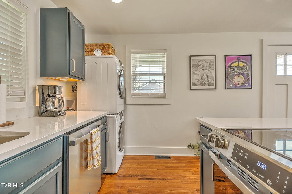 Photo #22: 1132 1/2 Virginia Avenue