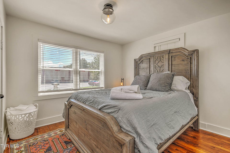 Photo #23: 1132 1/2 Virginia Avenue