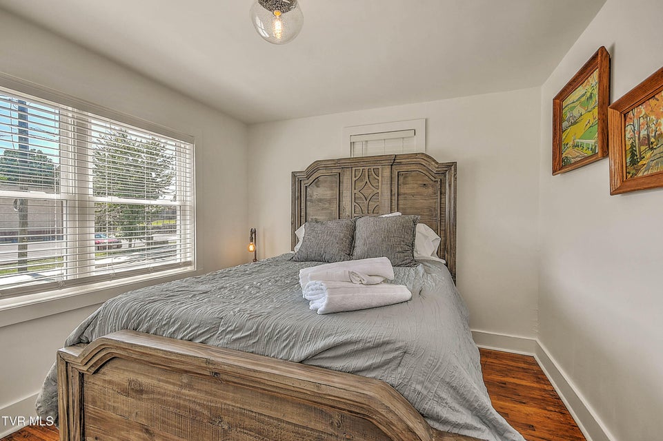 Photo #24: 1132 1/2 Virginia Avenue