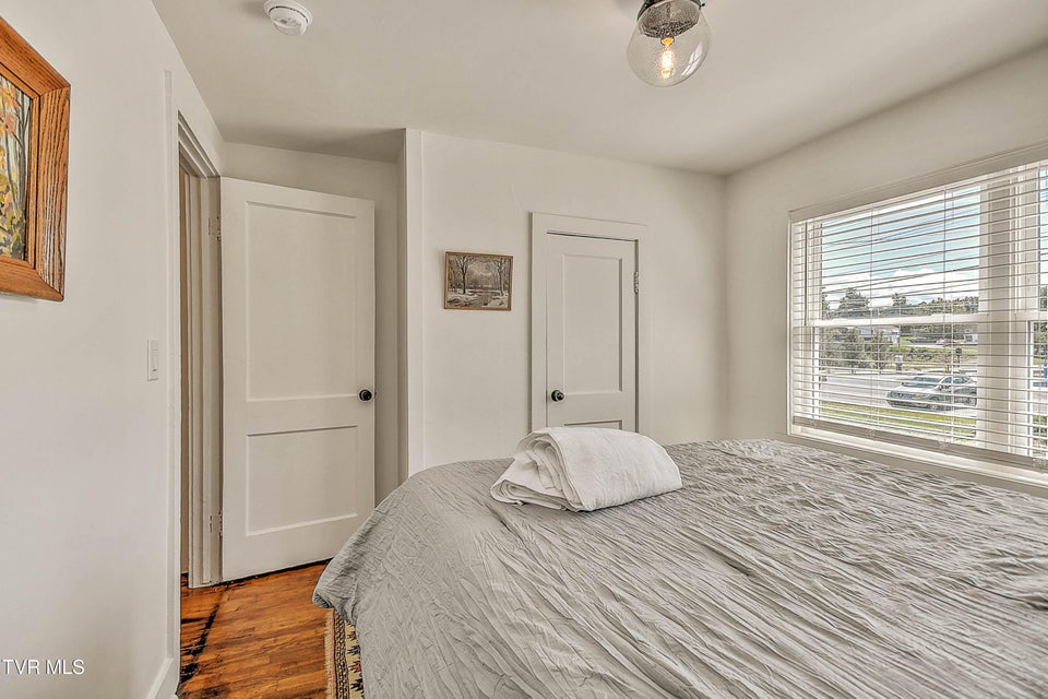 Photo #25: 1132 1/2 Virginia Avenue