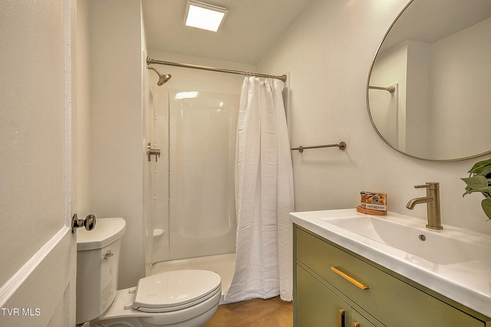 Photo #26: 1132 1/2 Virginia Avenue