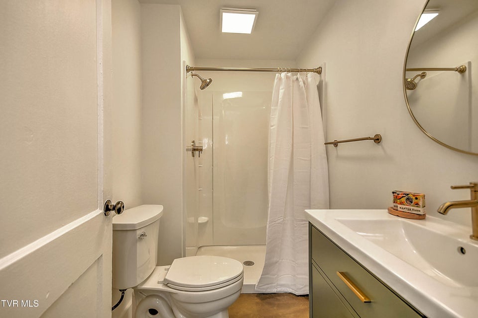 Photo #27: 1132 1/2 Virginia Avenue