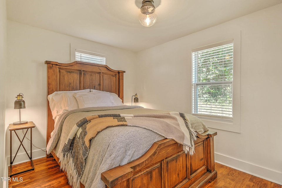 Photo #28: 1132 1/2 Virginia Avenue