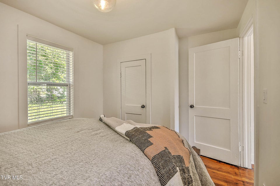 Photo #29: 1132 1/2 Virginia Avenue