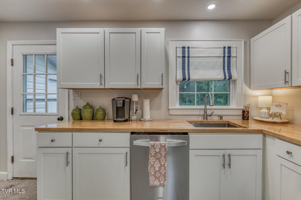 Photo #11: 501 Golf Course Drive