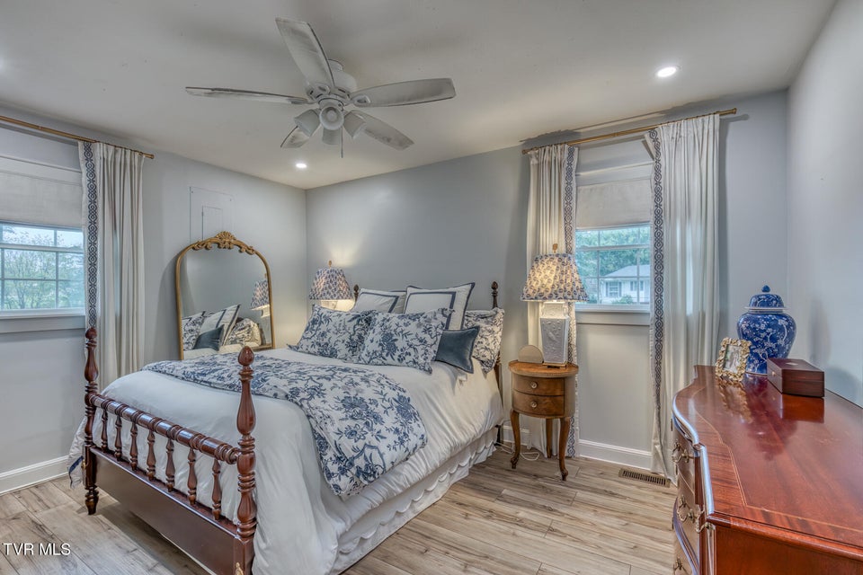 Photo #16: 501 Golf Course Drive