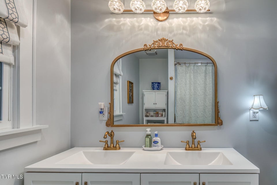 Photo #18: 501 Golf Course Drive