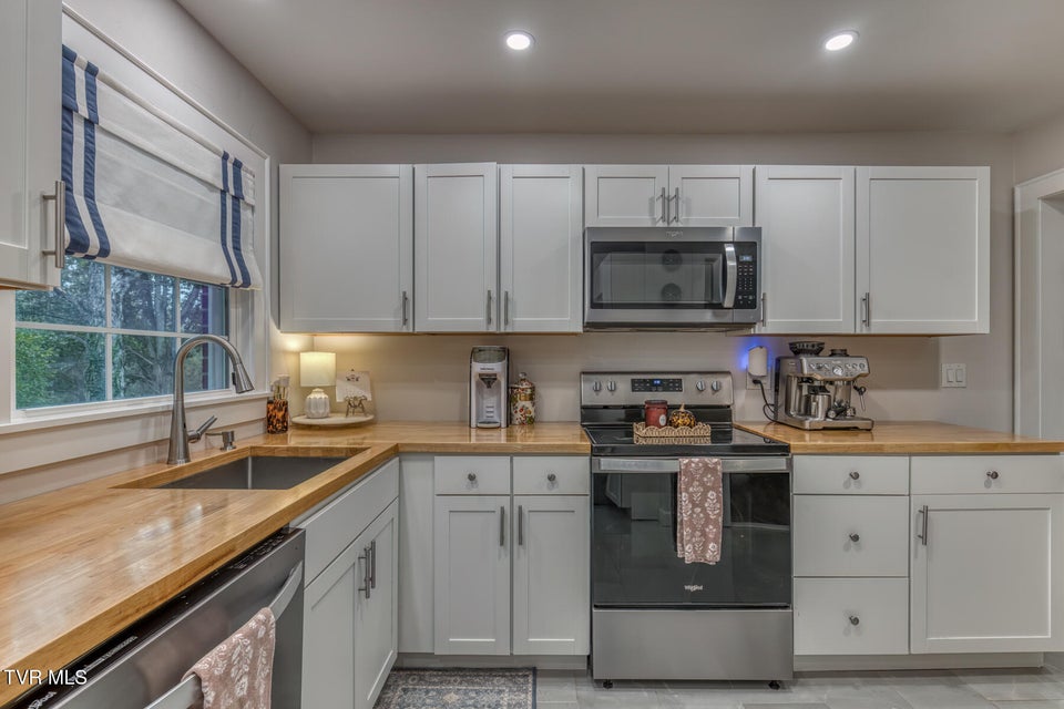 Photo #10: 501 Golf Course Drive