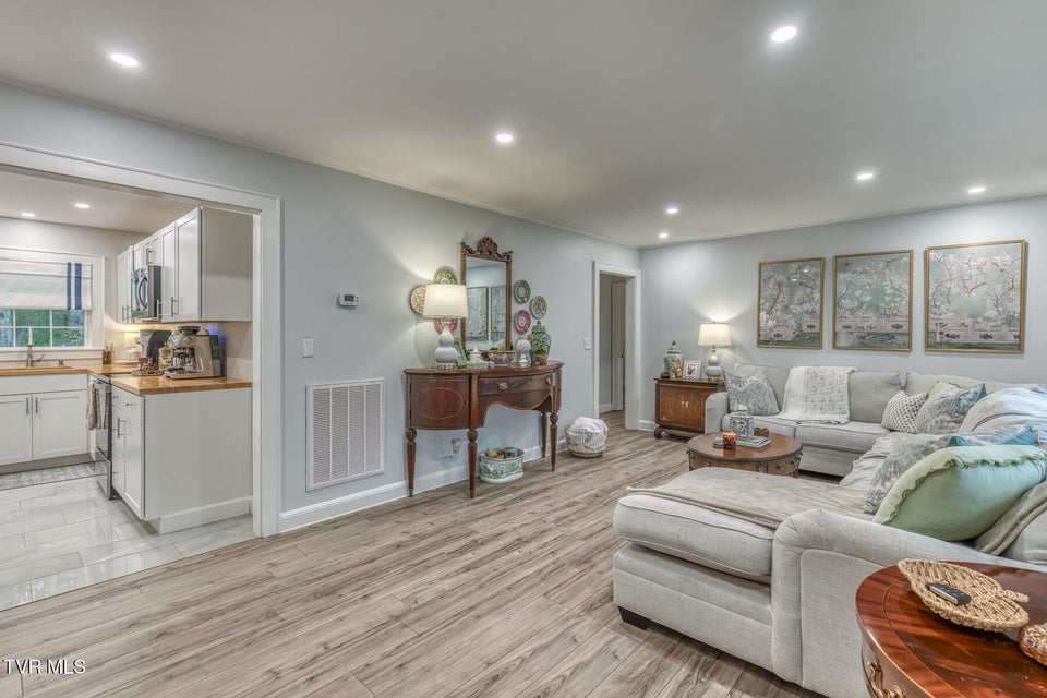 Photo #9: 501 Golf Course Drive