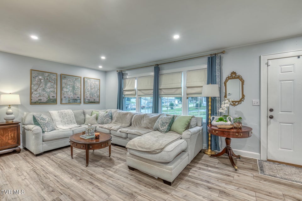 Photo #6: 501 Golf Course Drive